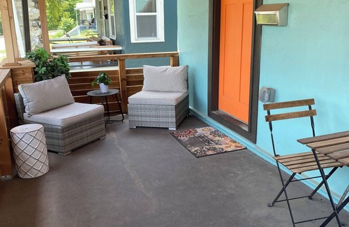 Kansas City Haus | Charming 2-bedroom house near Downtown Kansas City with fenced yard