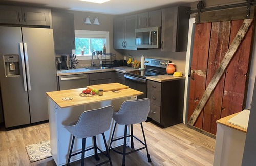 Platteville Hütte | Charming 2-bedroom cottage close to UW Platteville