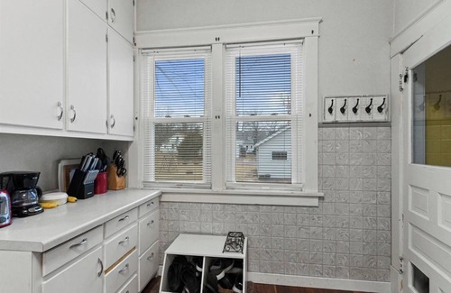 Port Edwards Haus | Charming 2-bedroom house in pleasant Port Edwards with WiFi, AC