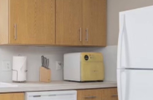 Brookline Station Wohnung | Charming 2-bedroom apartment with AC, WiFi in delightful Springfield