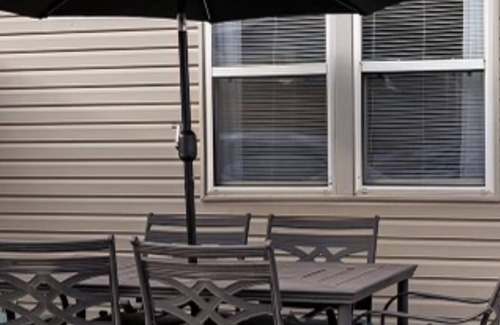 Brookline Station Wohnung | Charming 2-bedroom apartment with AC, WiFi in delightful Springfield