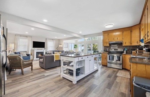 Stevensville Hütte | Charming 2-bedroom waterfront cottage in peaceful Stevensville with AC, WiFi