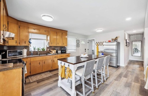 Stevensville Hütte | Charming 2-bedroom waterfront cottage in peaceful Stevensville with AC, WiFi