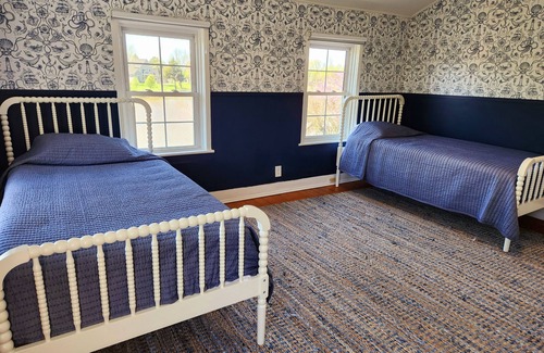 Avenue Sonstige | Charming 200-year-old Waterfront Farmhouse 1.5 Hours from DC