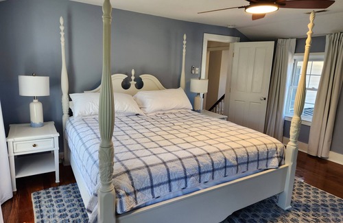 Avenue Sonstige | Charming 200-year-old Waterfront Farmhouse 1.5 Hours from DC