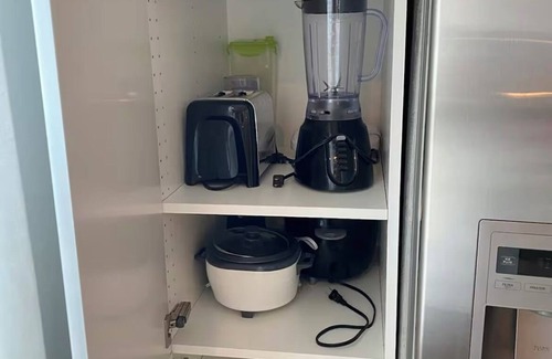 Queens Haus | Charming 2BR house w AC, WiFi just 5 MIN from LGA and 17 MIN to JKF