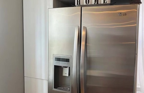 Queens Haus | Charming 2BR house w AC, WiFi just 5 MIN from LGA and 17 MIN to JKF