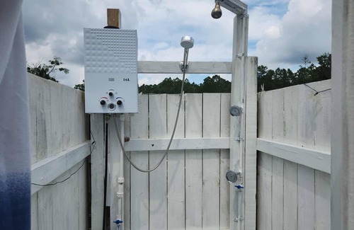 Keystone Heights Haus | Charming 2BR RV w/ AC, Near Lakes & Parks — Perfect for Families