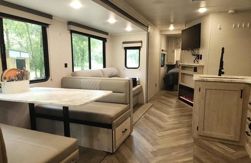 Keystone Heights Haus | Charming 2BR RV w/ AC, Near Lakes & Parks — Perfect for Families