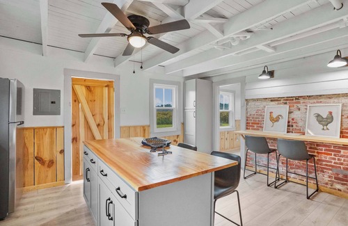 Locustville Kabine | Charming 2BR with Fire Pit on Farm - 10 Min to Wharf