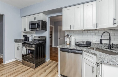 Forest Hills Haus | Charming 3-Bdrm in Pittsburgh