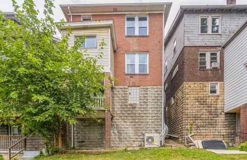 Forest Hills Haus | Charming 3-Bdrm in Pittsburgh