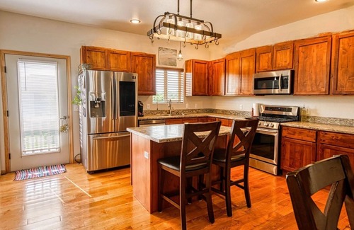 Gillette Haus | Charming 3 bed, 2 bath home complete with all the modern comforts.