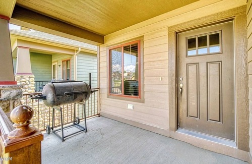 Gillette Haus | Charming 3 bed, 2 bath home complete with all the modern comforts.