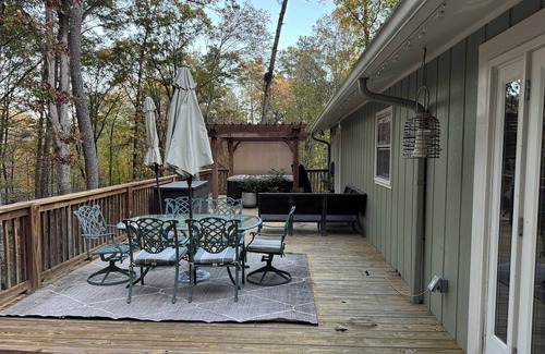 Rome Haus | Charming 3 bed house nestled in the woods at the base of Mt Alto.