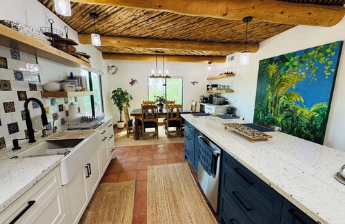 Apache Junction Haus | Charming 3-bedroom house with WiFi, AC and pool in Apache Junction!