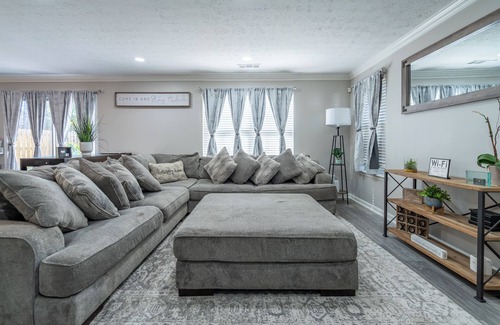 Lithia Springs Haus | Charming 3-bedroom house with AC, WiFi in terrific Lithia Springs