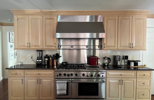 Moreland Hills Haus | Charming 3-bedroom house in wonderful Moreland Hills with a shared pond & trail