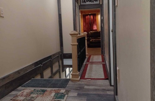 Glassport Wohnung | Charming 3-bedroom apartment with AC, WiFi in Glassport, PA