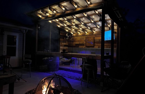 Theodosia Kabine | Charming 3-bedroom cabin in wonderful Theodosia with Tiki Bar