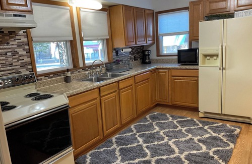 Caulfield Hütte | Charming 3-bedroom cottage with WiFi and AC in delightful Caulfield