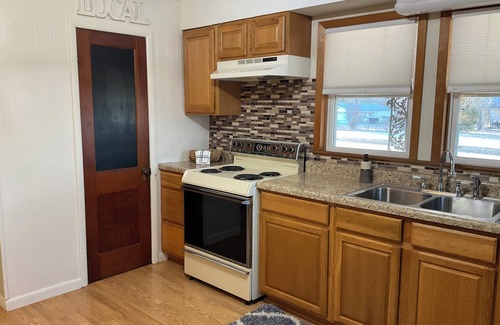 Caulfield Hütte | Charming 3-bedroom cottage with WiFi and AC in delightful Caulfield