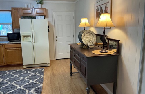 Caulfield Hütte | Charming 3-bedroom cottage with WiFi and AC in delightful Caulfield