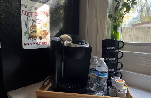 Greater Valley Brook Hütte | Charming 3-bedroom cottage in serene Scottdale with AC, WiFi