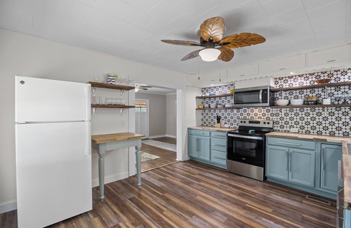 Oriental Hütte | Charming 3-bedroom cottage in Oriental, pet friendly