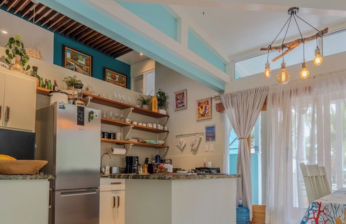 Parrita Hütte | Charming 3-bedroom cottage in Parrita with WiFi, AC