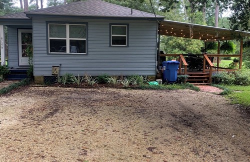 Hammond Hütte | Charming 3-bedroom cottage in lovely Hammond with AC, WiFi