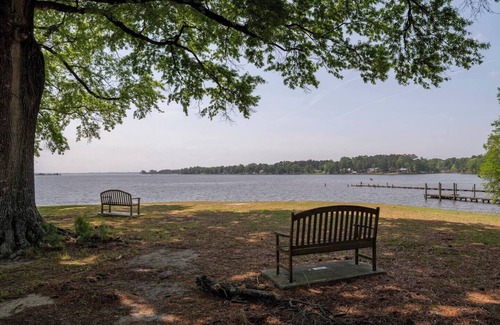 Bath Hütte | Charming 3-bedroom cottage in Bath steps away from the Pamlico River.