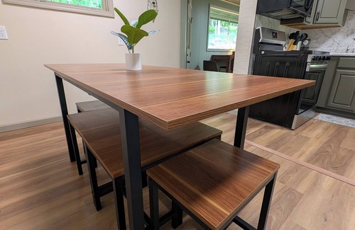 Oak Grove Hütte | Charming 3-bedroom cottage with lake access, dock, WiFi at Boone Lake