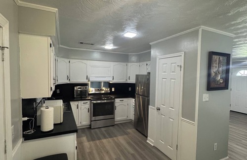 Hollandale Haus | Charming 3-bedroom house with WiFi and AC in Hollandale