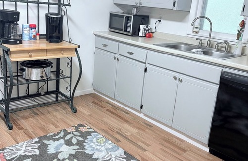 Marshfield Haus | Charming 3-bedroom house near downtown Marshfield