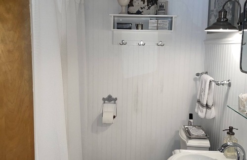 Mount Lebanon Haus | Charming 3-bedroom house in Mt. Lebanon. Close to downtown.