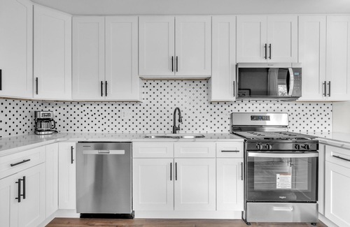 Streamwood Haus | Charming 3-bedroom house in Streamwood with AC, WiFi