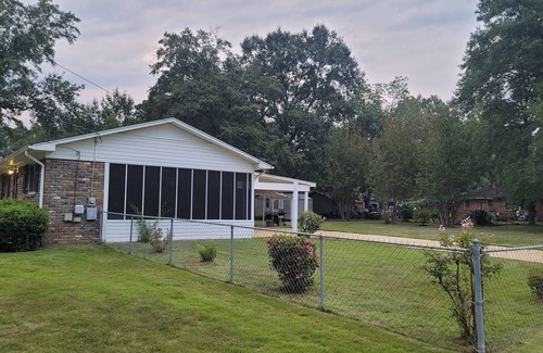 Tuscaloosa Haus | Charming 3-bedroom house with WiFi, AC in enjoyable Tuscaloosa