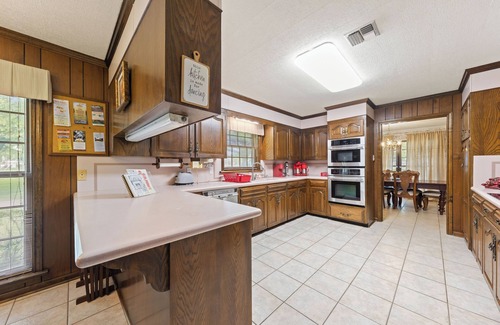 Broussard Haus | Charming 3-bedroom house with AC in Broussard