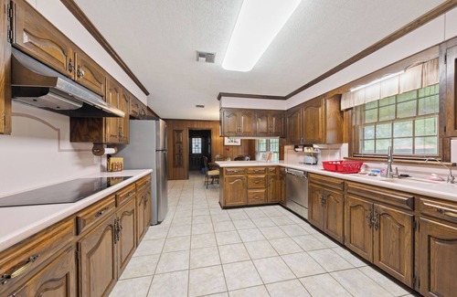 Broussard Haus | Charming 3-bedroom house with AC in Broussard