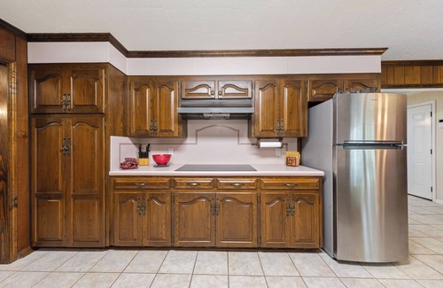 Broussard Haus | Charming 3-bedroom house with AC in Broussard