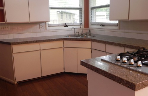 Parchment Haus | Charming 3-bedroom house with WiFi, AC in pleasant Kalamazoo