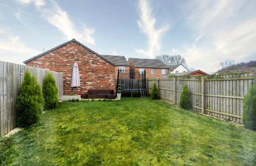 Doncaster Haus | Charming 3 Bedroom Home with Garden near Doncaster