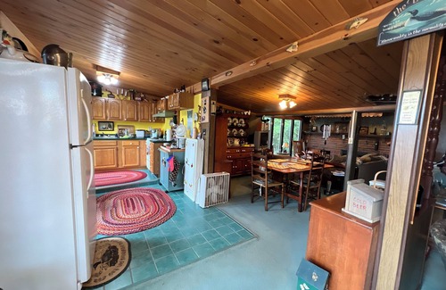 Raymond Haus | Charming 3-bedroom home in Sebago Lake Region