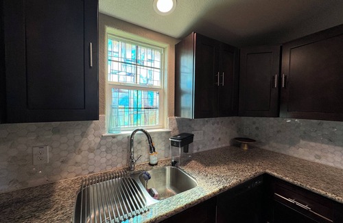 La Porte Haus | Charming 3-bedroom house with AC and WiFi in La Porte