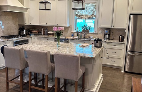 Bonnabel Place Haus | Charming 3-bedroom house with WiFi, AC in peaceful Metairie.