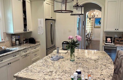 Bonnabel Place Haus | Charming 3-bedroom house with WiFi, AC in peaceful Metairie.