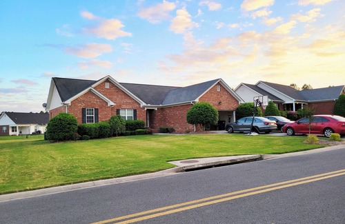 Calhoun Haus | Charming 3-bedroom house in Calhoun