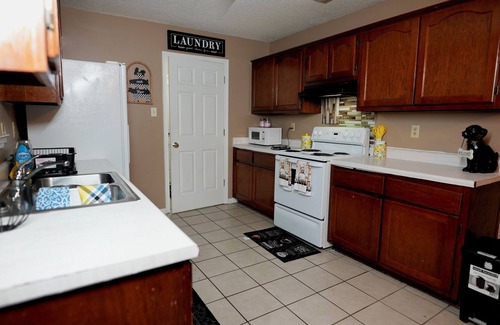 Cordova Haus | Charming 3-bedroom house with Arcade and patio in peaceful Cordova