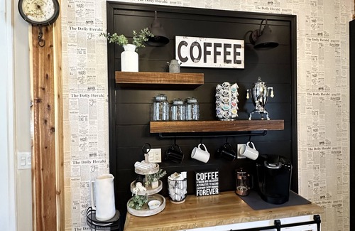 Hancock Haus | Charming 3-bedroom house with AC, WiFi, in welcoming Hancock